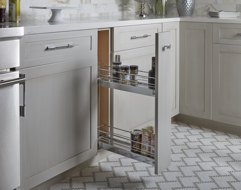 Kitchen cabinetry: Spice pull out